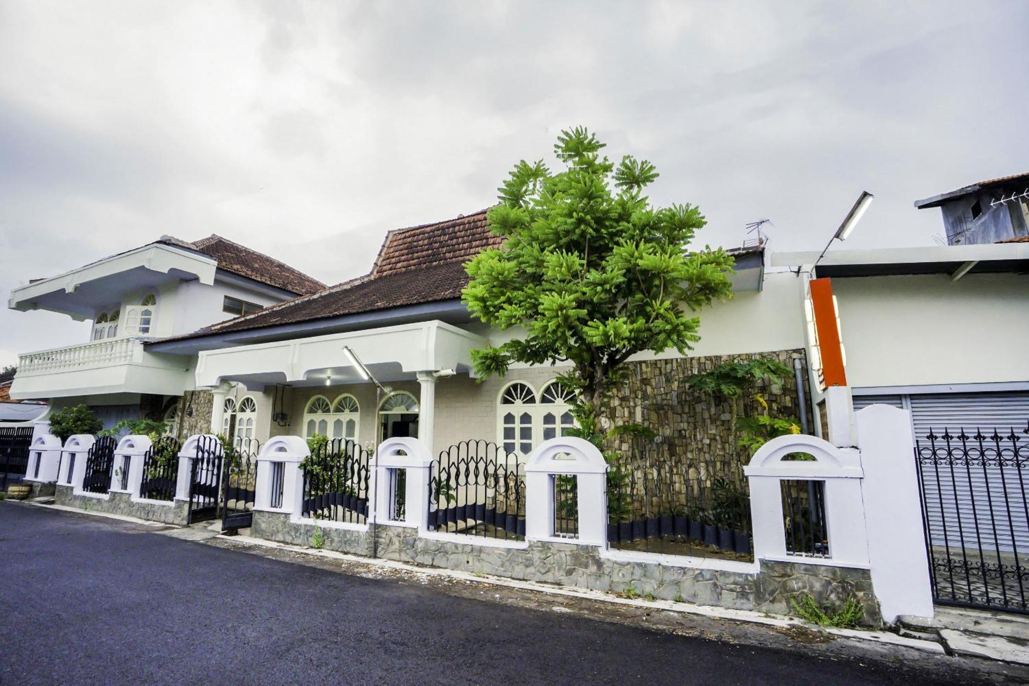 Oyo 2004 Penginapan Bidara Syariah Probolinggo Exteriér fotografie